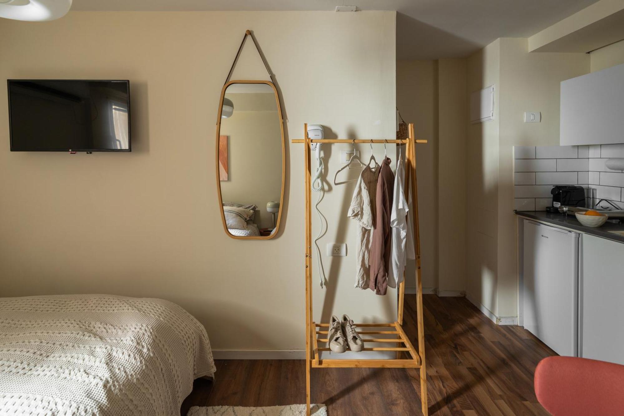 Dotan's Boutique - By Gordon Beach! Apartment *